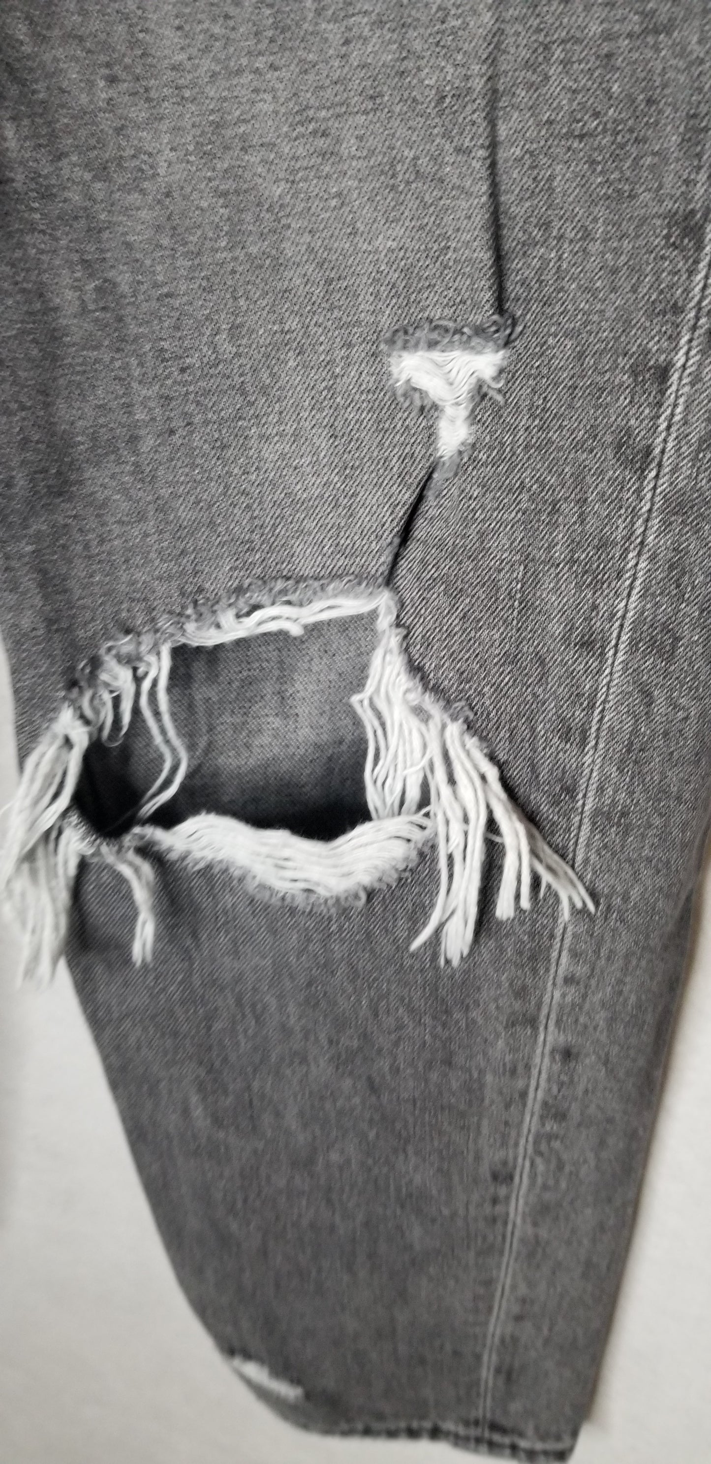 American Eagle Gray Distressed Jeans Size 2