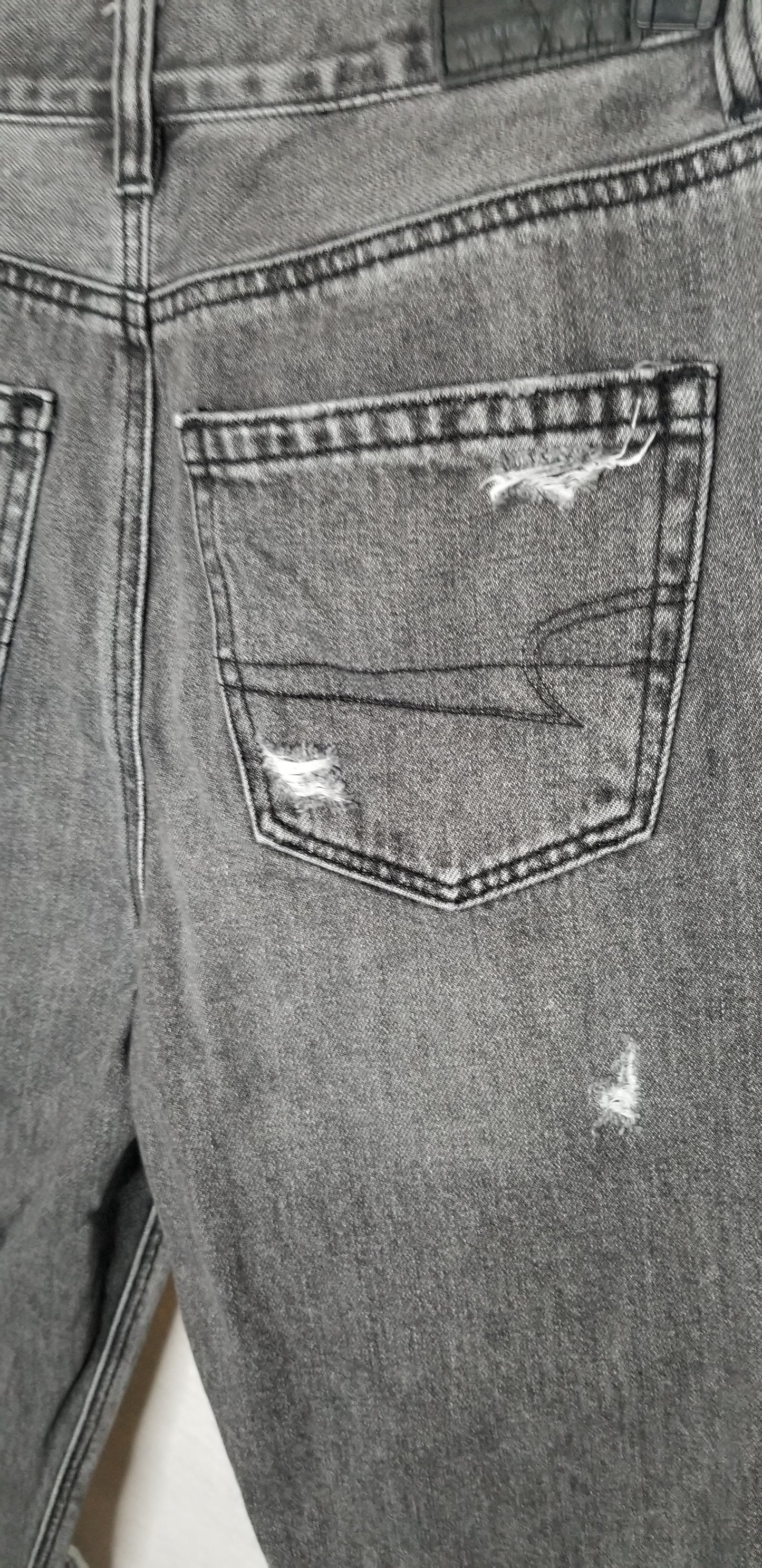 American Eagle Gray Distressed Jeans Size 2