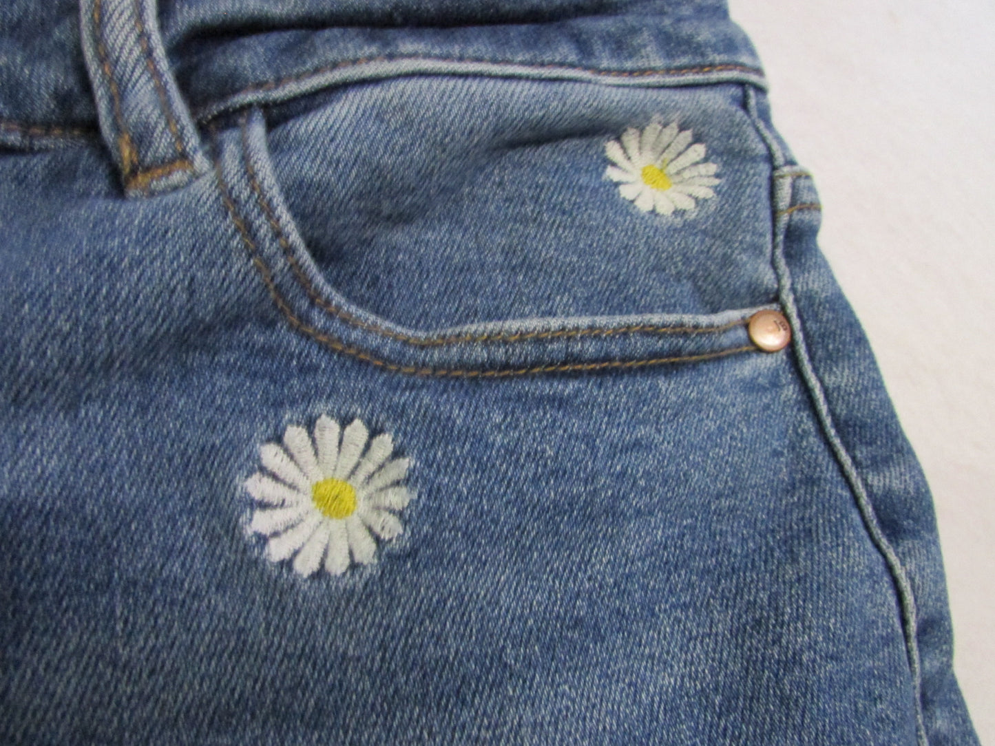 Judy Blue Denim Shorts with Embroidered Daisy Flowers - Size 3XL