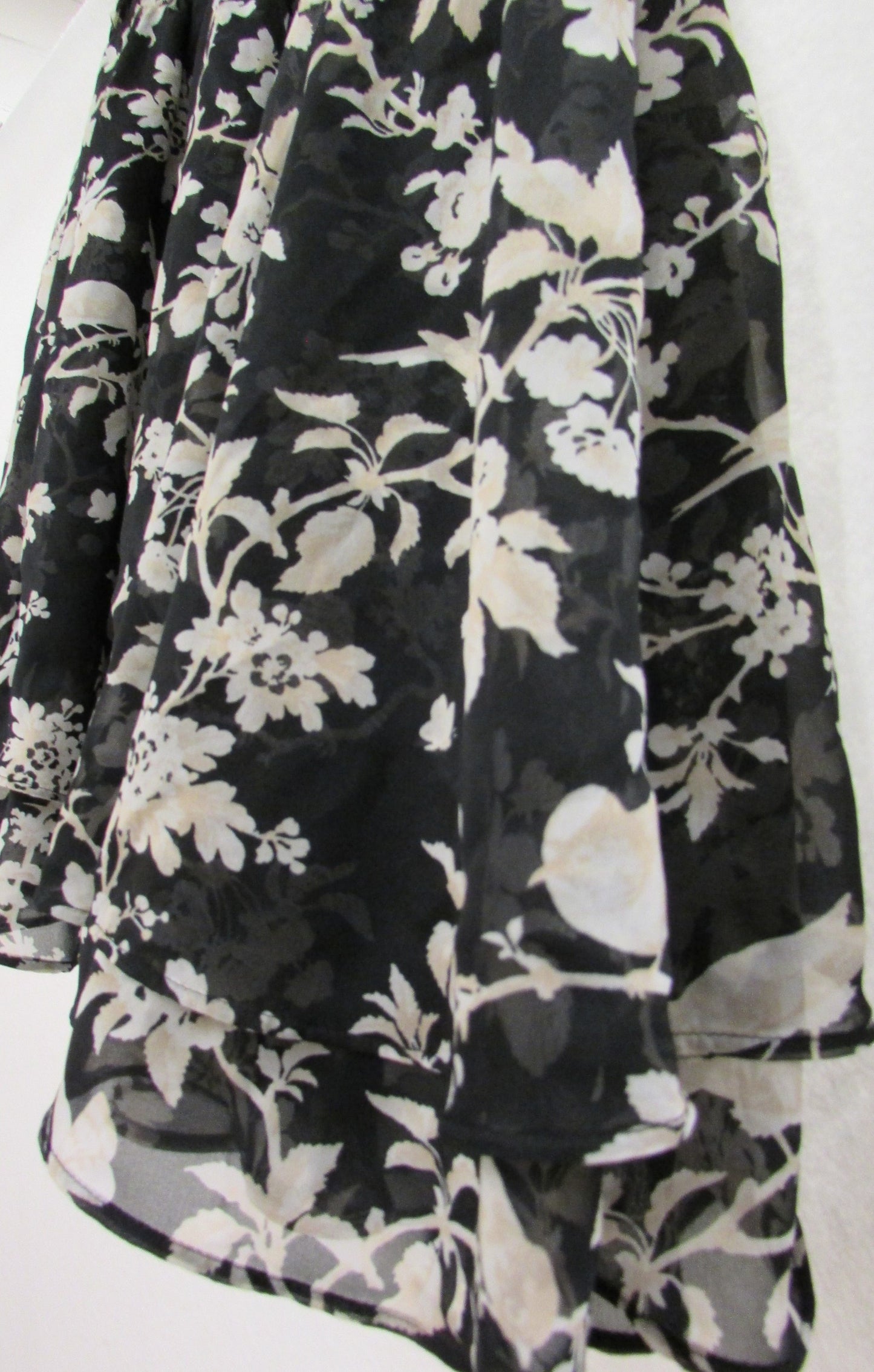 Abercrombie & Fitch Black and White Floral Dress - Women's Medium